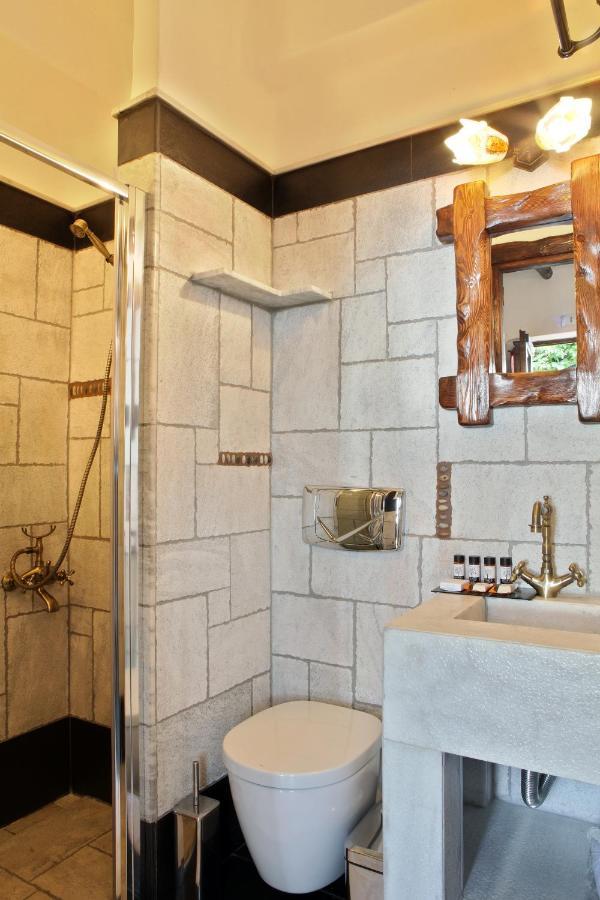 Astrolithos Boutique Hotel โมเน็มวาซี ภายนอก รูปภาพ