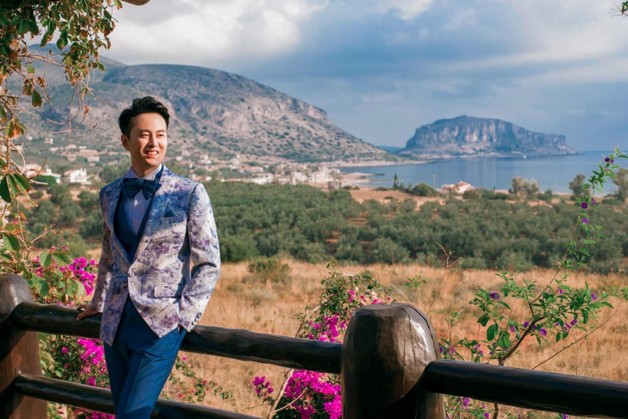 Astrolithos Boutique Hotel โมเน็มวาซี ภายนอก รูปภาพ